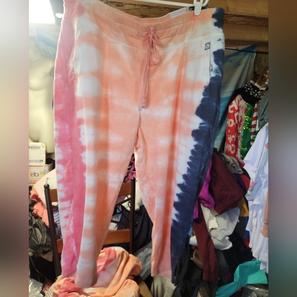 Lane Bryant Livi‎ Activewear Women’s cropped Multi color joggers Sz 22/24 NWT - Picture 1 of 6